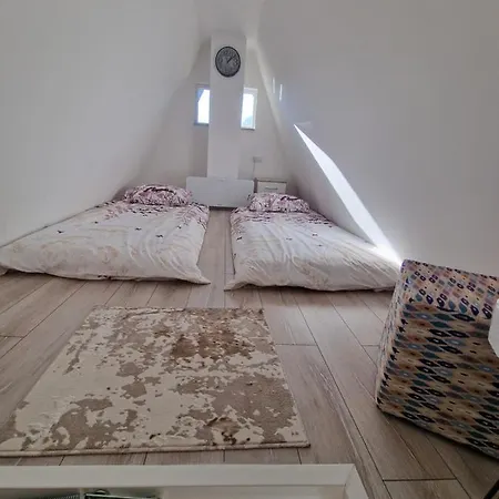 Weekend House Nest *