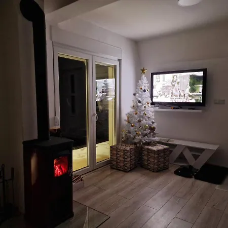 Weekend House Nest Vikendica