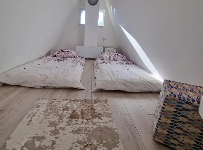 Weekend House Nest *